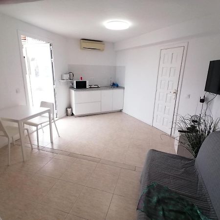 Small Studio, 50 M Front Of The Ocean & Free Wifi Playa Feñabe Kültér fotó