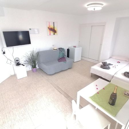 Small Studio, 50 M Front Of The Ocean & Free Wifi Playa Feñabe Kültér fotó