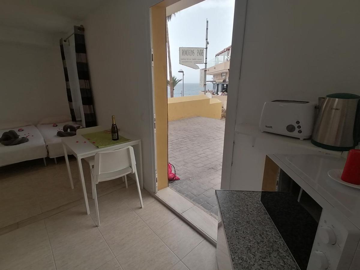 Small Studio, 50 M Front Of The Ocean & Free Wifi Playa Feñabe Kültér fotó